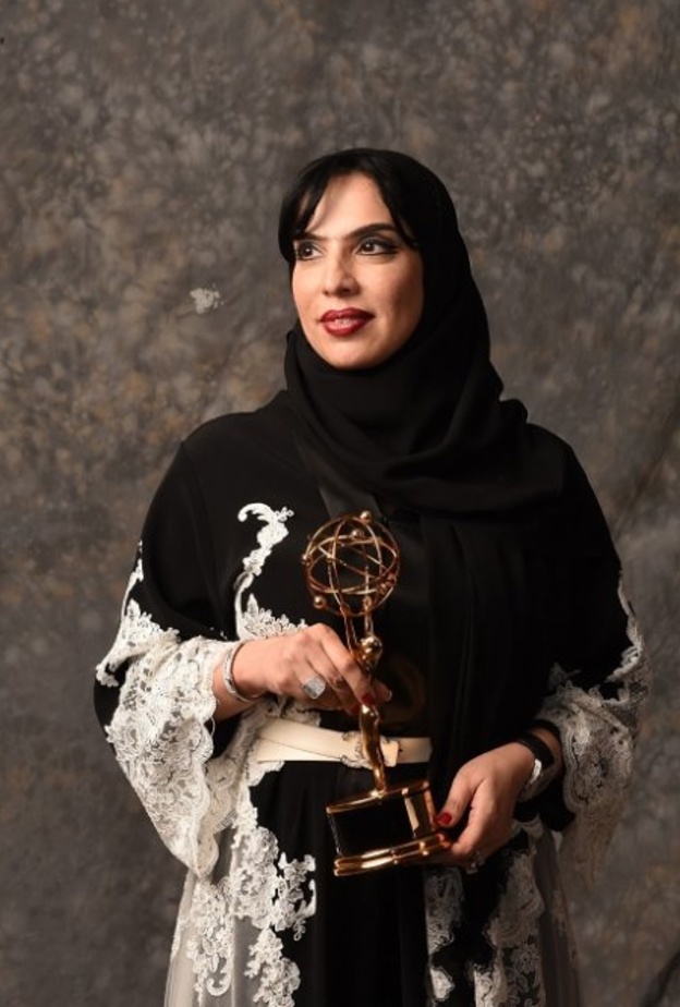 مريم مع أحد الأطفال