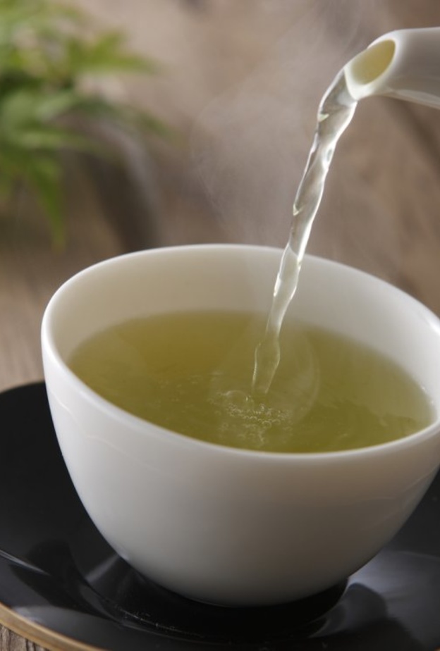 ينصح بشرب الشاي الاخضر بعد الوجبة أقله بساعتين