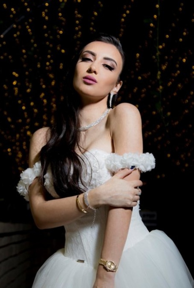 تصوير عروس بكاميرا مها العنزي