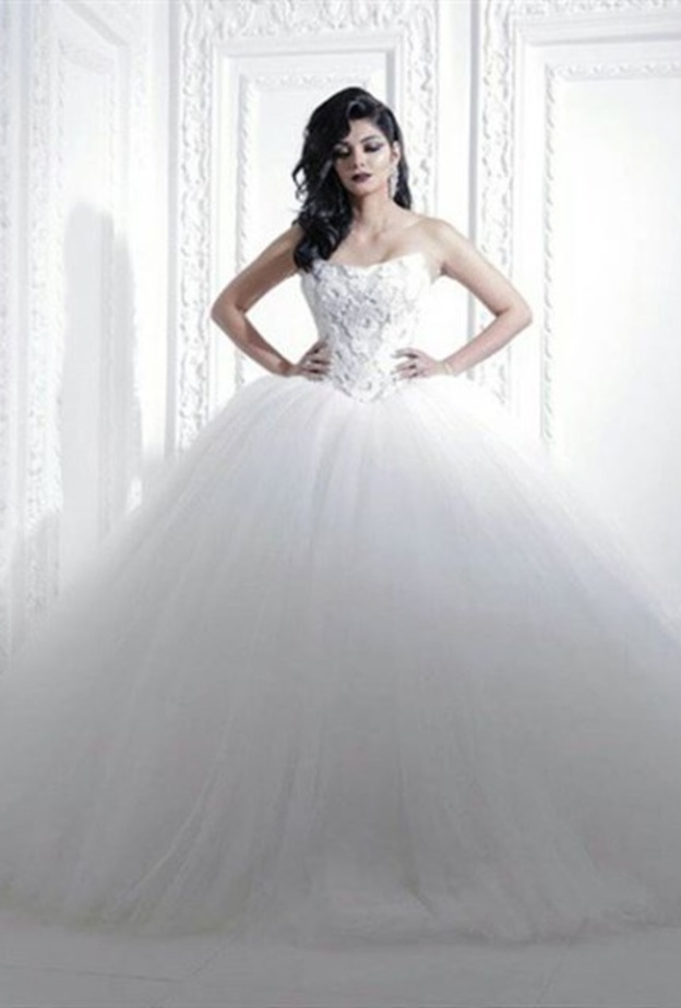 فستان عروس سترابلس مع طرحة من الشيفون الناعم