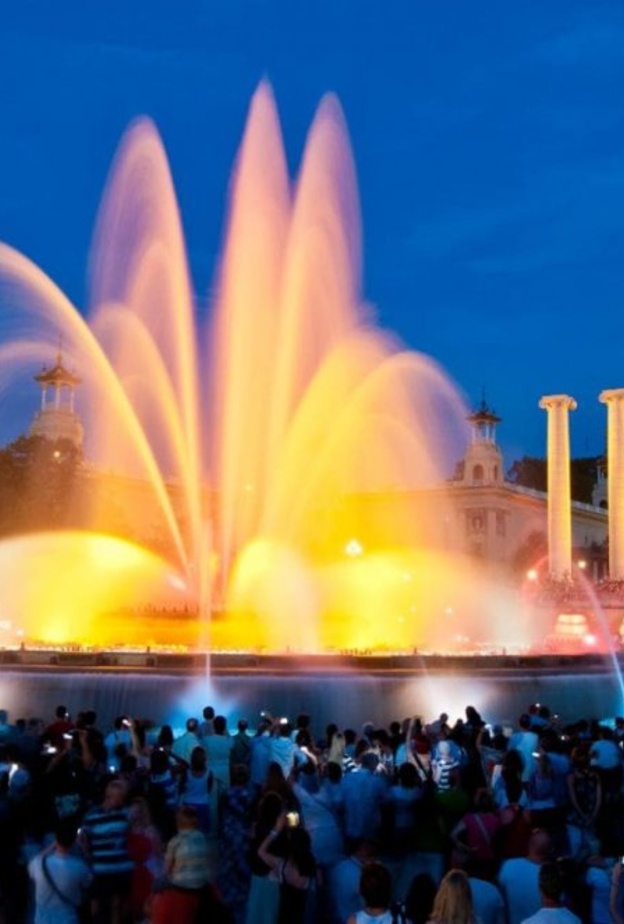 من عروض الشلال السحري في برشلونة