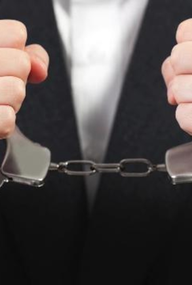 سجن عريس ليلة زفافه