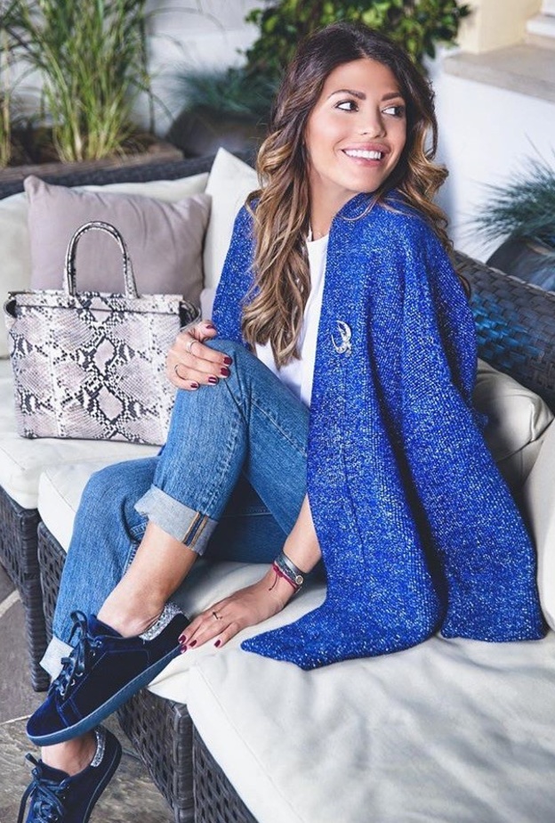 الجينز عشق العنود في أغلب أزيائها