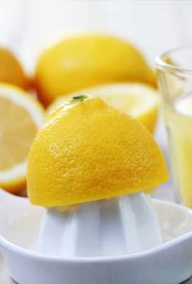عصير الليمون يستخدم في علاج البواسير الخارجية