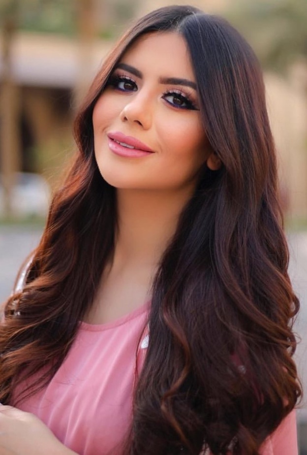 أول تجربة مع اللون الأزرق تحت العيون