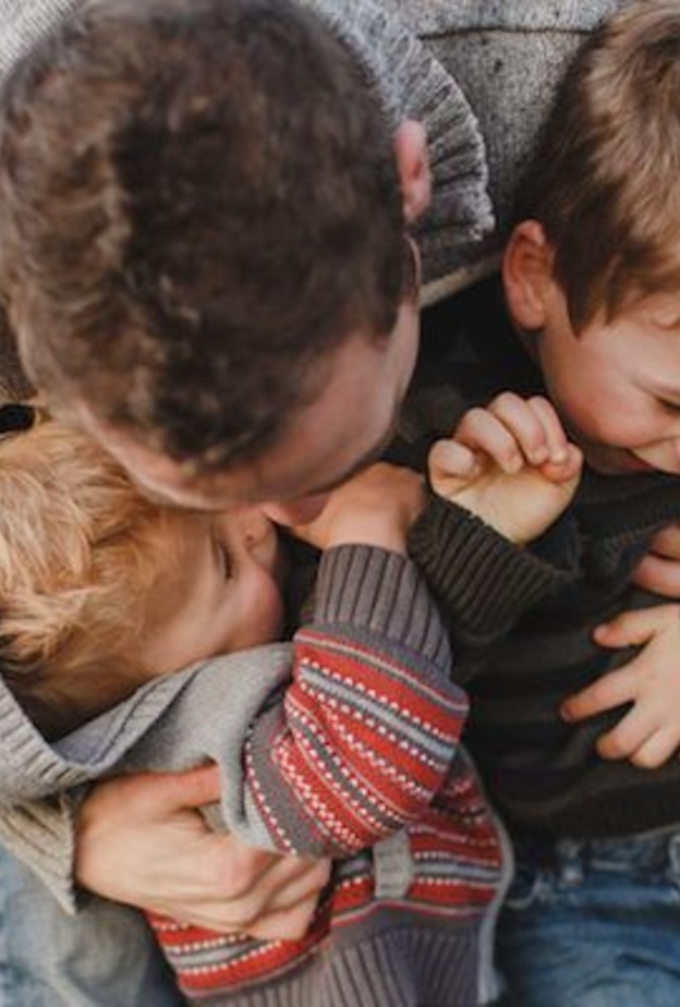 يصعب على الاب الحوت ان يضبط ابنه، ويميل الى منحه الحرية المطلقة