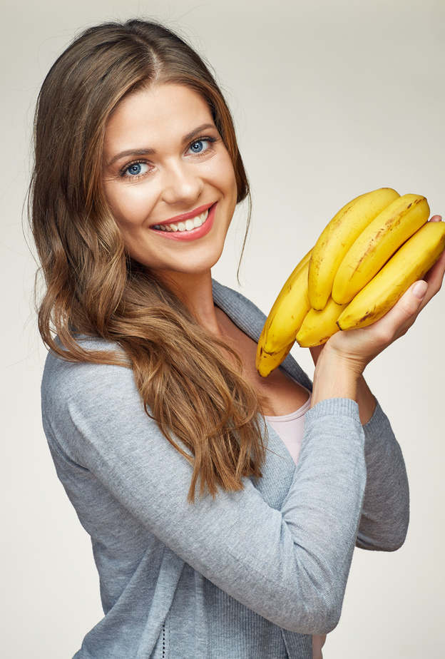 يساعد على التخلص من بقع البشرة الداكنة وعيوب البشرة