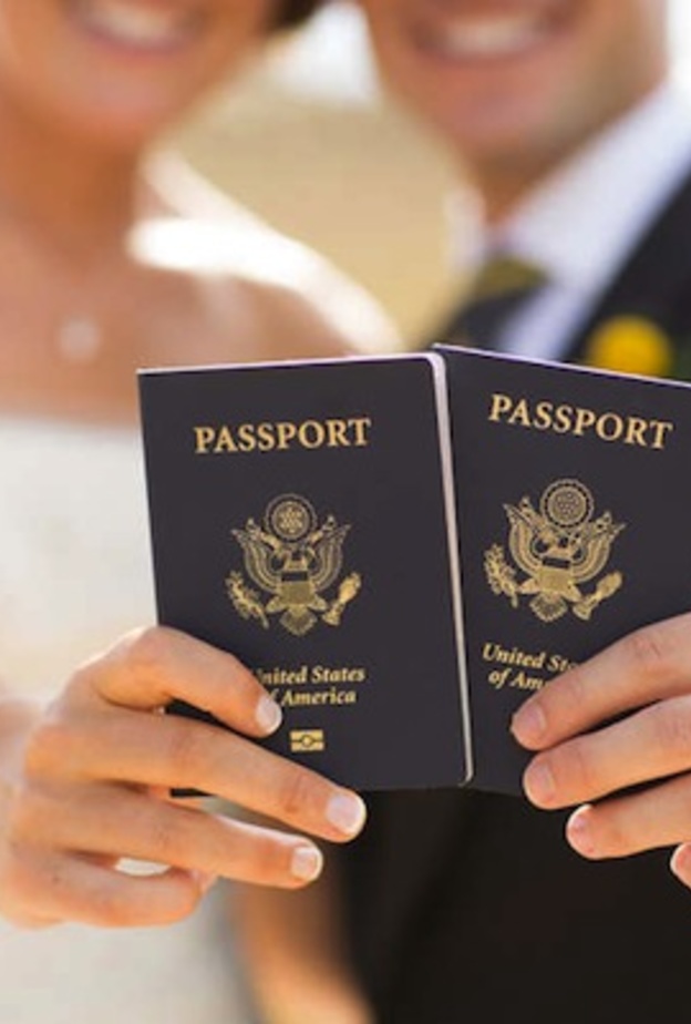 احرصي على وضع نسخ من وثيقة السفر وهويتك وأوراقك الرسمية واحزميهم مع حقائبك