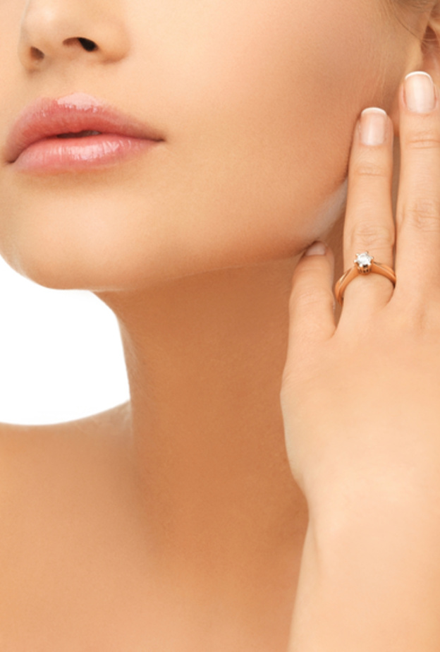 طريقة عمل خلطات لتبييض للحصول على أظافر مشرقة