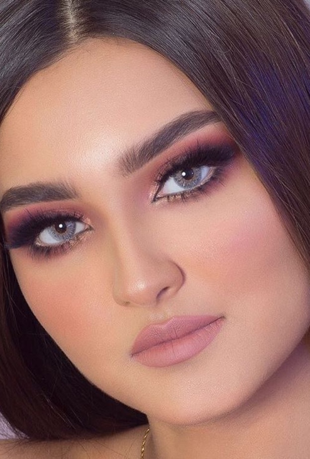 الكحل البيج داخل العين مهم لتكبير العيون