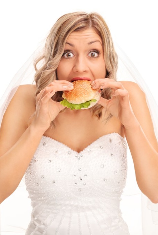 ابتعدي عن المأكولات الدسمة والوجبات السريعة في العيد