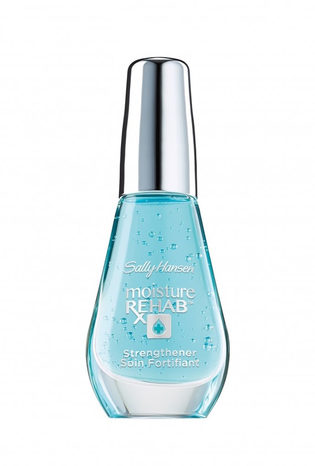 افتحي عينيك على أظافر مرطَّبة وأكثر صحّة مع سيروم الأظافر الليلي MOISTURE REHAB™ من Sally Hansen