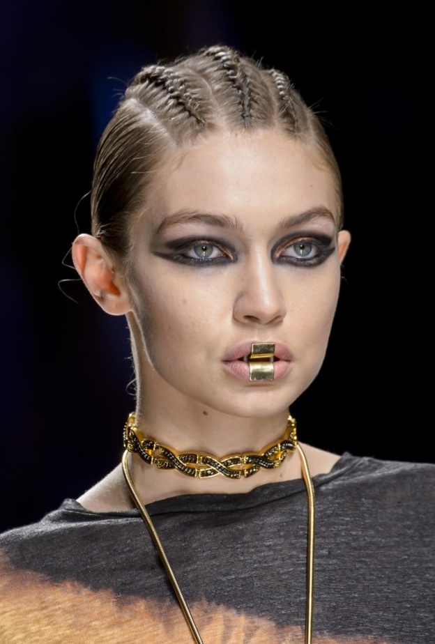 مكياج عيون بارز من دار بالمان Balmain