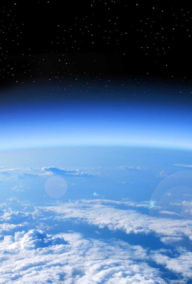 غاز الأوزون موجود في الطبقات الخارجية للأرض