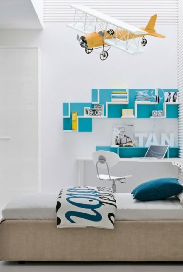 مزج السرير والخزائن للغرفة الصغيرة مثالي في تصاميم غرف نوم اولاد