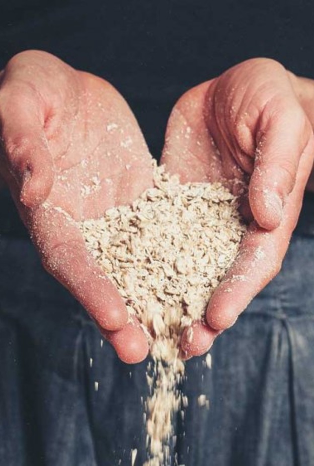 تناولي وجبة الشوفان و الزبادي على الفطور و الغذاء لانقاص الوزن الزائد