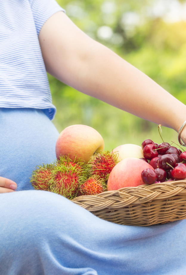 فوائد فاكهة الكاكا للمراة الحامل