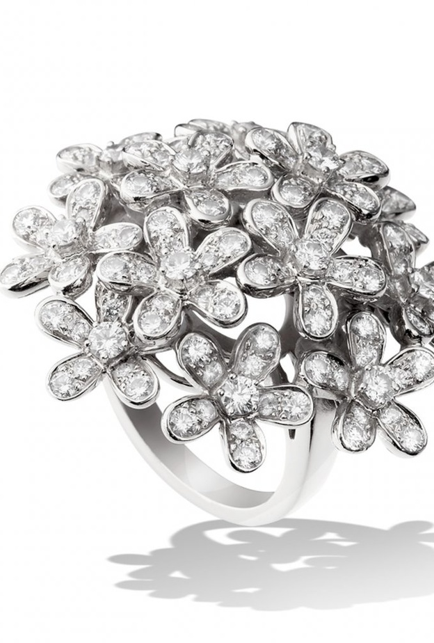 خاتم فان كليف آند أربلز من الذهب الأبيض والماس