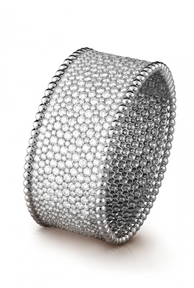 أسوارة فان كليف آند أربلز من الذهب الأبيض والماس