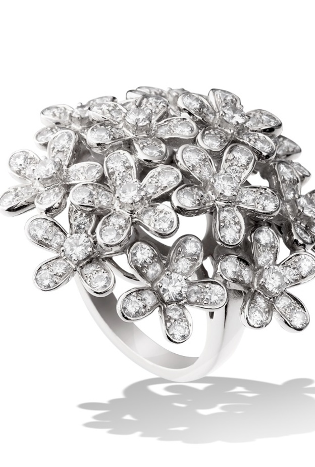 خاتم بولغاري من البلاتين والماس