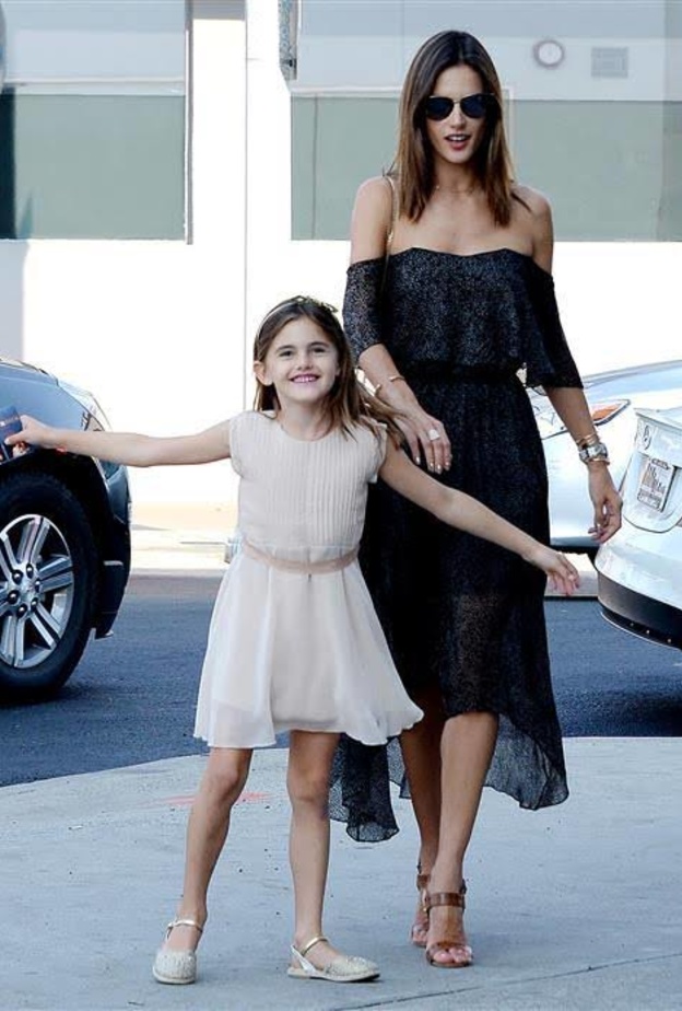 موديلات فساتين اطفال اليساندرا امبروسيو Alessandra Ambrosioناعمة