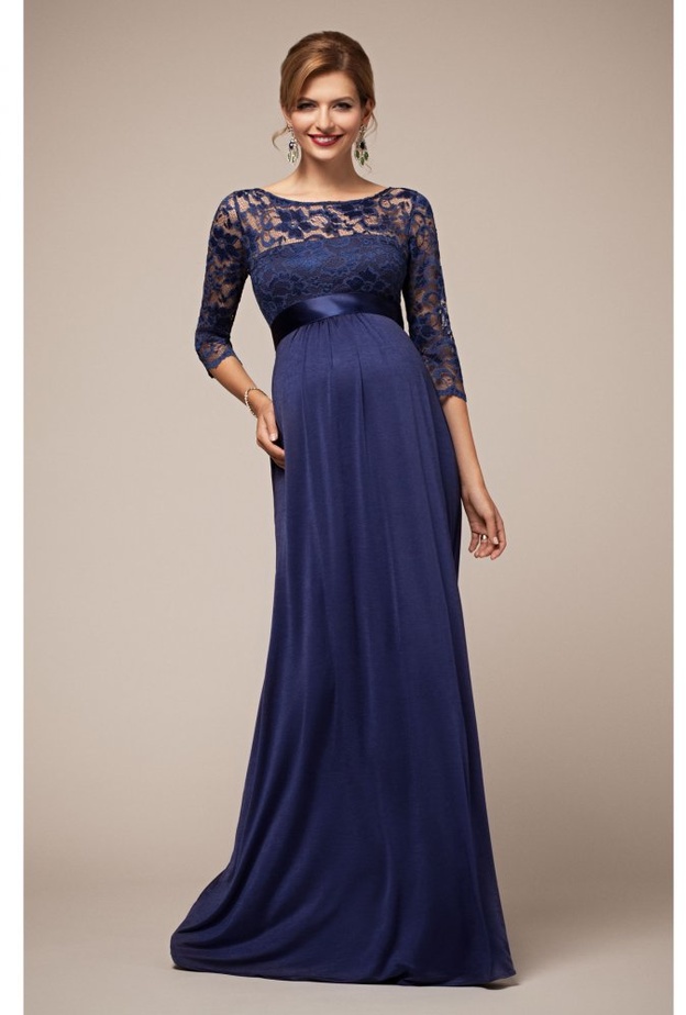 اختاري فستان سهرة بتصميم ناعم أثناء الحمل