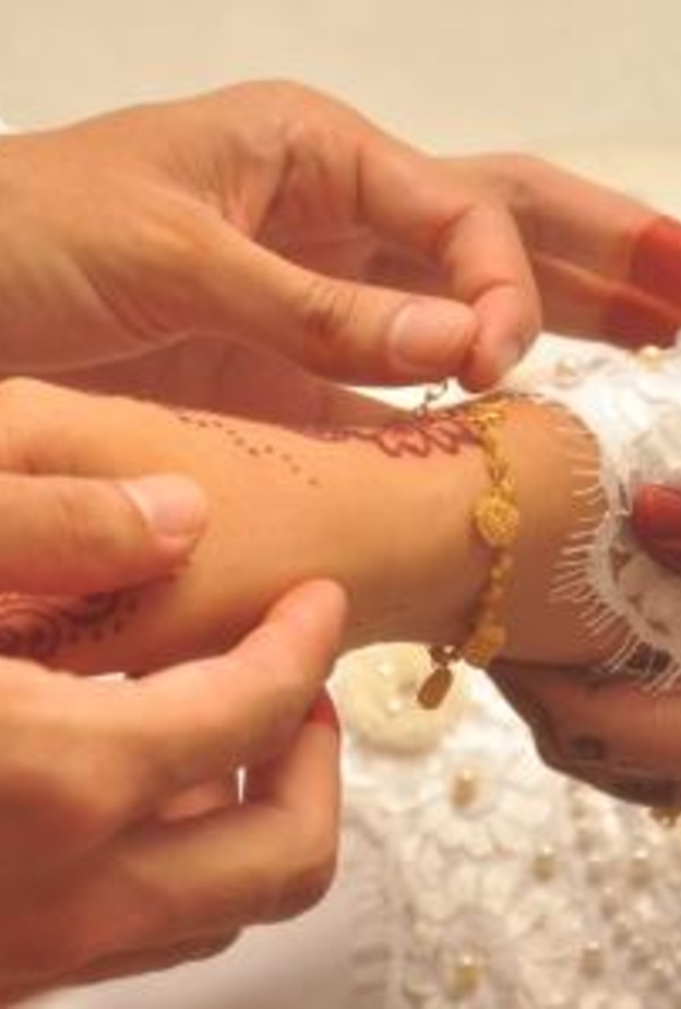 الحب لا يموت أبدا.. إعادة تزويج طليقين فرَّقهما السحر منذ 17 عاما