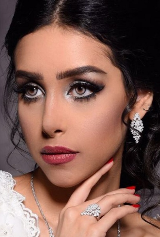 مكياج متألق من منيرة العويد