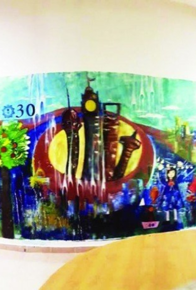 نفذ الجدارية الفنانات بالتعاون مع طالبات نادي الصم.