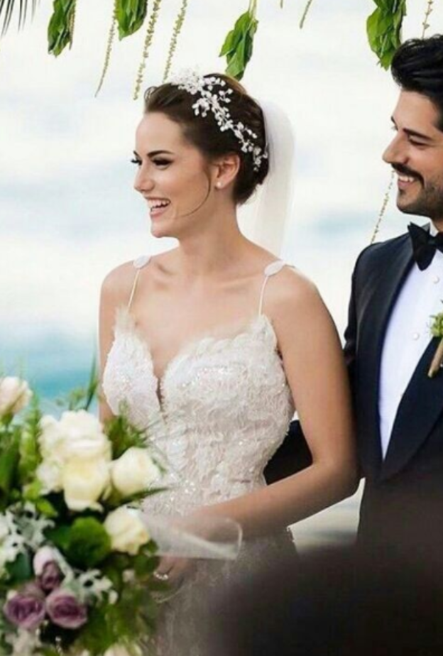 عرس بوراك أوزجيفيت وفهرية أفجين