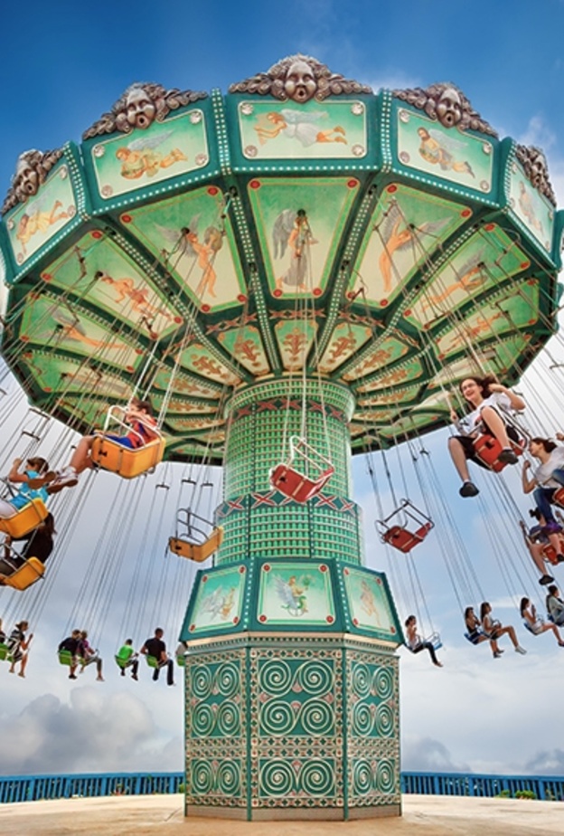 أرجوحة في الملاهي