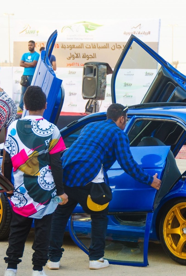 الابداع في تعديل السيارات هواية الشباب