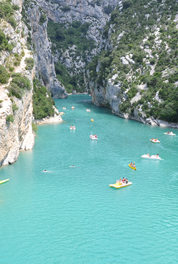 مشهد لبحيرة انيسي