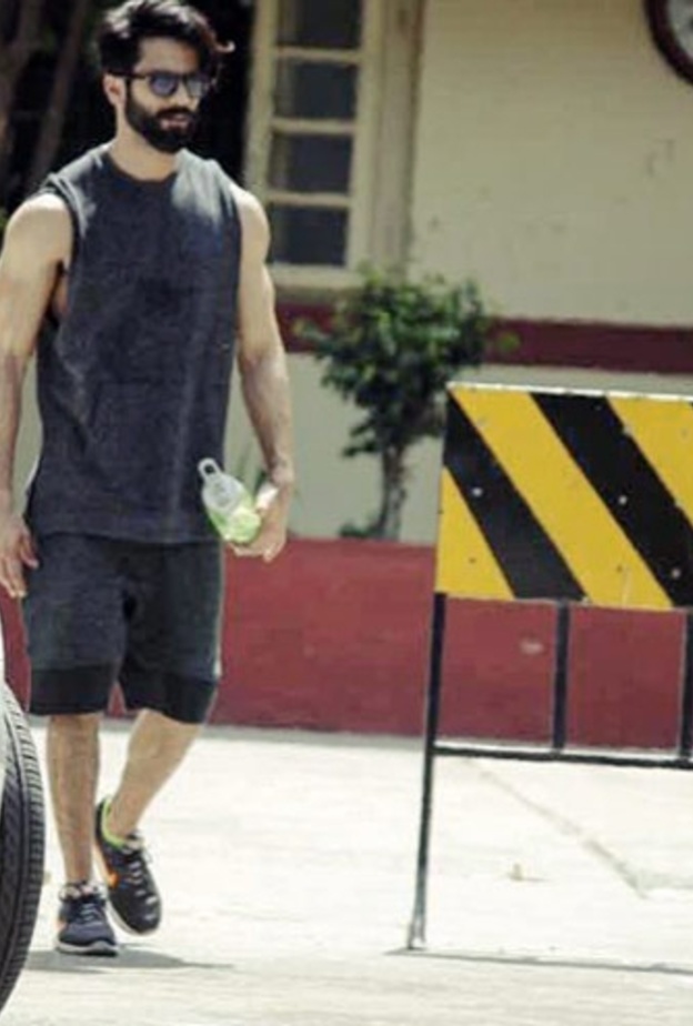 شاهيد كابور يتحول إلى مدرب من أجل زوجته ميرا راجبوت