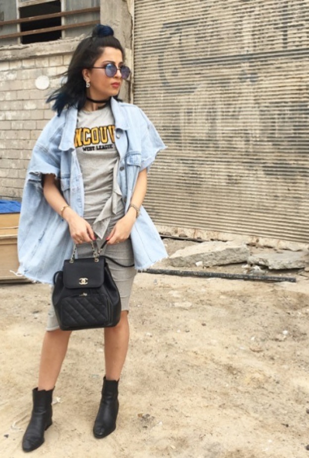 اطلالة كاجول بالجينز من سوسن