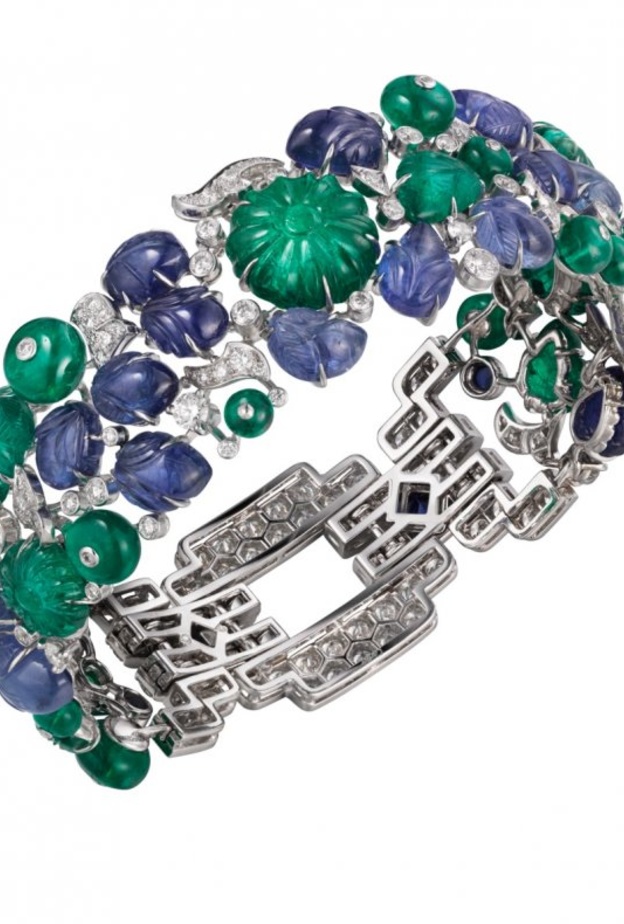 أسوارة كارتييه من البلاتين والياقوت والزمرد والماس