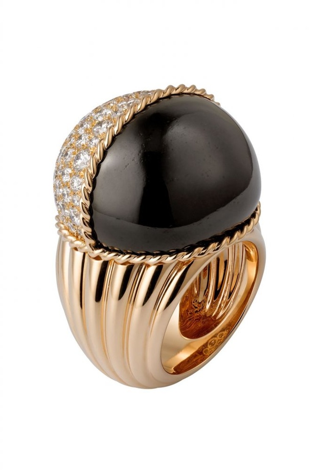 خاتم كارتييه من الذهب الوردي وحجر الجاد الأسود والماس