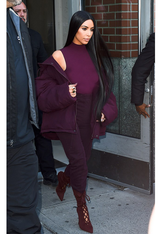 كيم كارداشيان kim Kardashian ترتدي موضة البنفسجي مع جاكيتات بأسلوب الـBomber