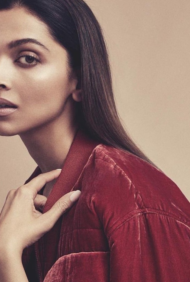 تعرضت ديبيكا للانتقاد بسبب إطلالتها في واحدة من صورها التي نشرت في العدد الجديد لمجلة  Maxim