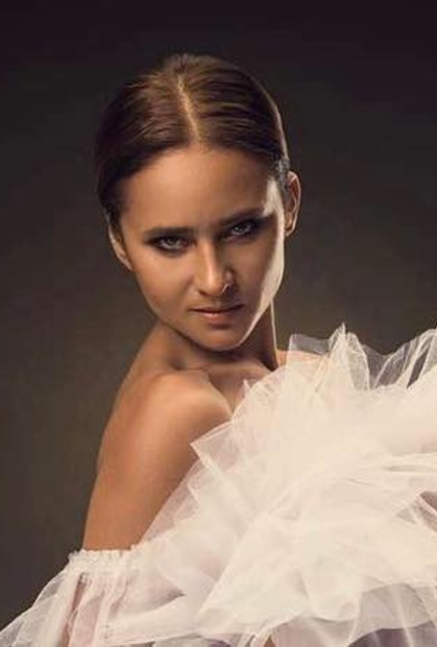 نيللي كريم تتألق بموضة الكشكش.jpg