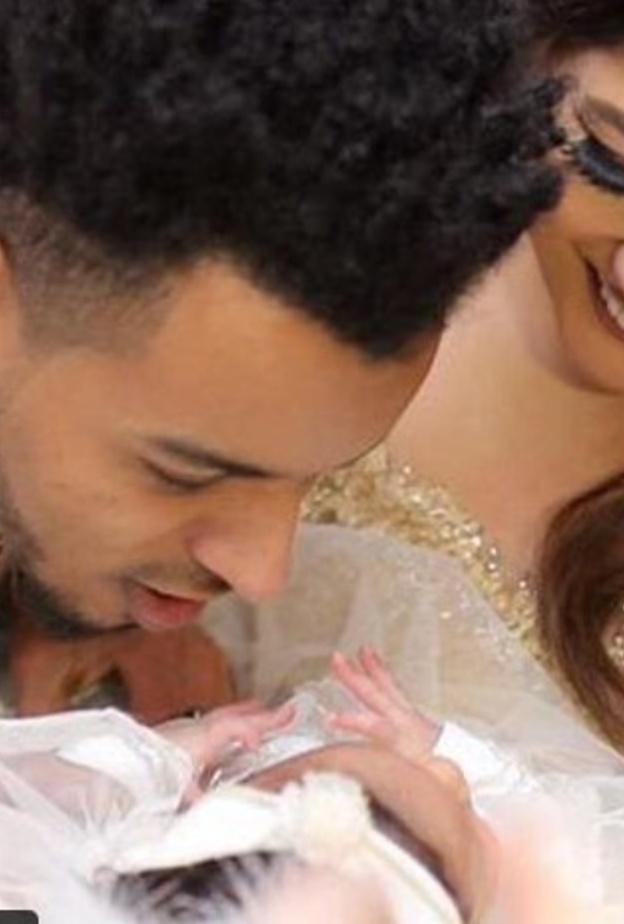 مي كساب وزوجها وابنتهما