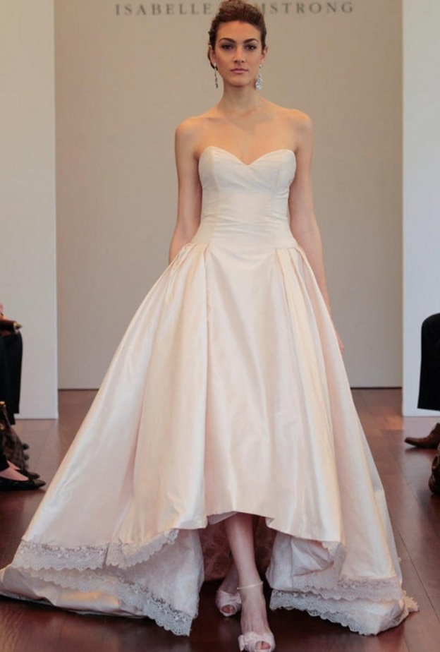 فستان زفاف من التول