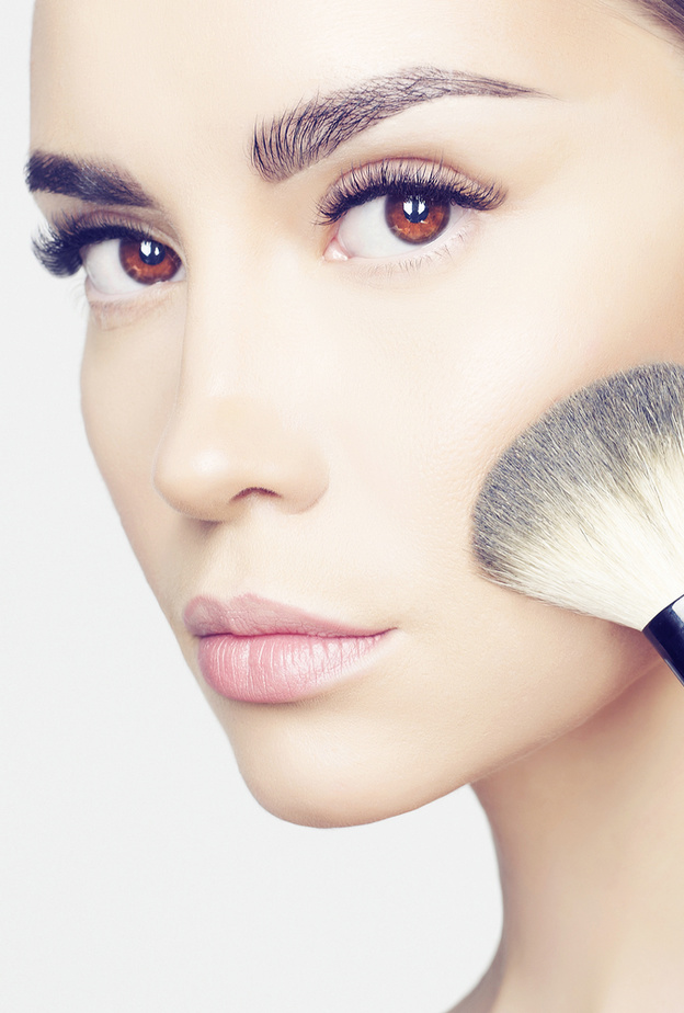 ضعي ظلال الجفون ذات ملمس وقوام كريمي لاحتوائه مادة السيليكون