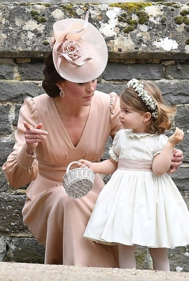 بيبا ميدلتون مع زوجها