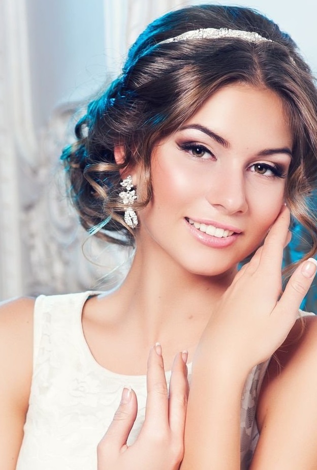 تسريحة كيرلي جانية رائعة للعروس