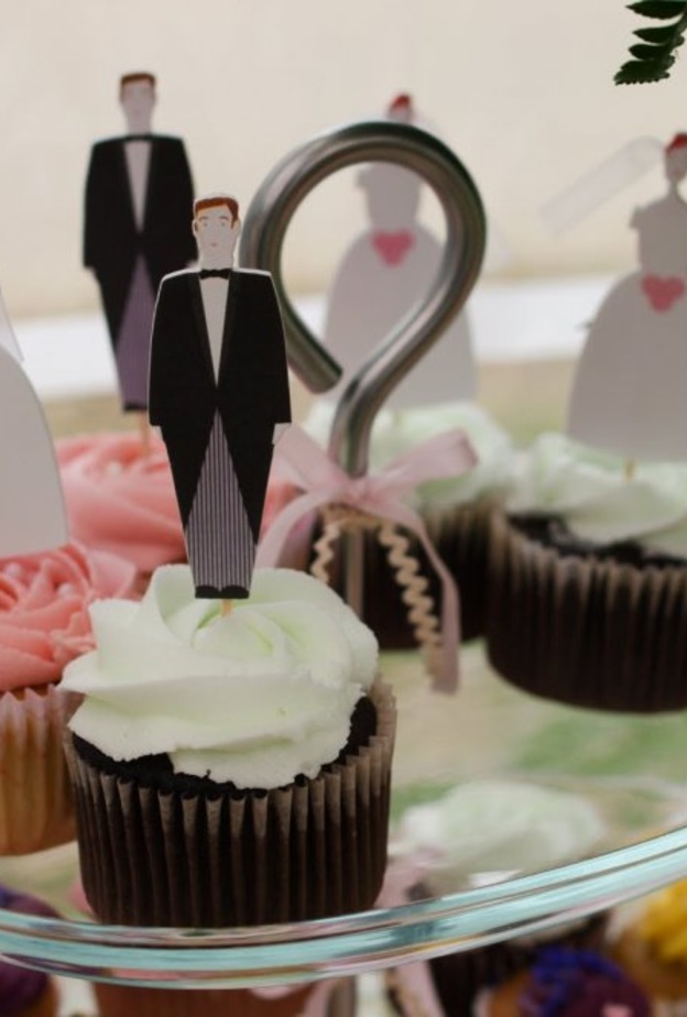 يمكن لبعض الحلوى ان تحمل شكل العريس او العروس