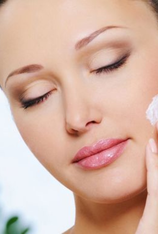 خلطات لتبييض الوجه بالاعشاب 