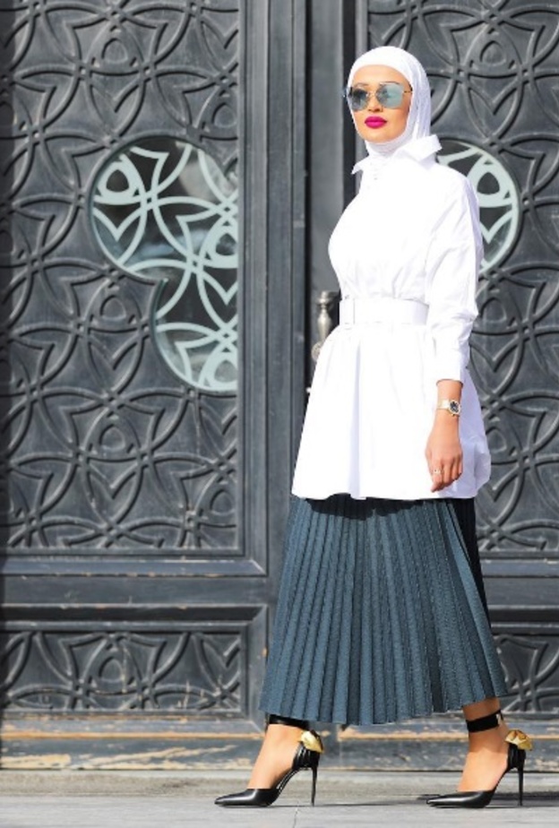 ملابس للمحجبات باللون الاصفر من اختيار مرمر.