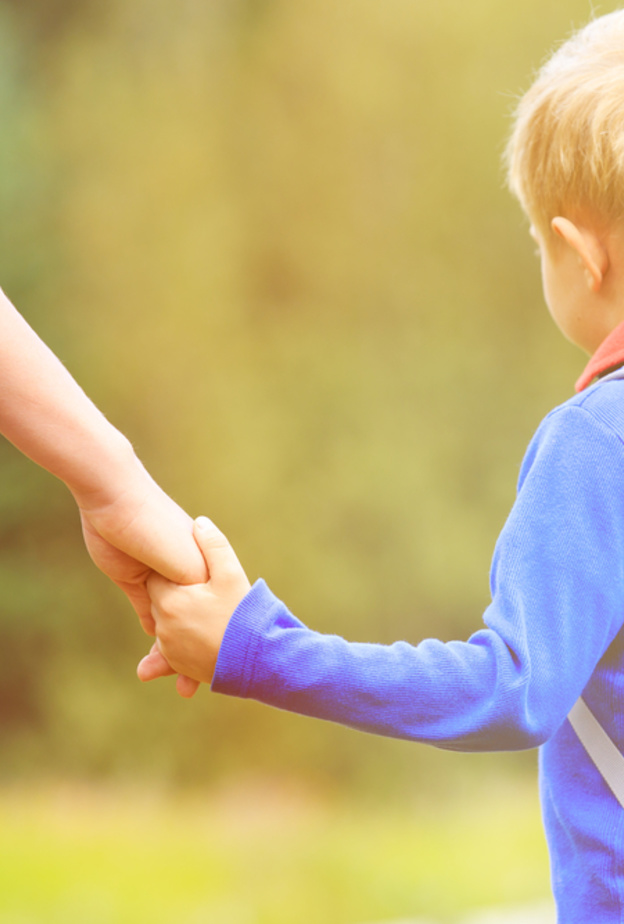 العودة للمدارس .. هل يشكو طفلك من آلام الظهر؟