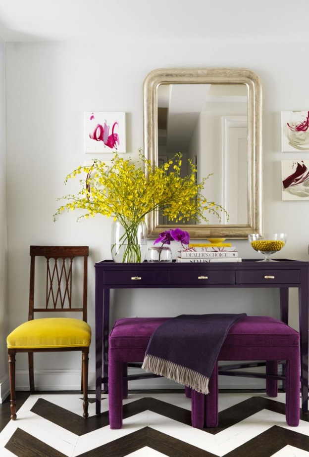 ديكور لمدخل المنزل يتميز بألوانه المشرقة و الجريئة